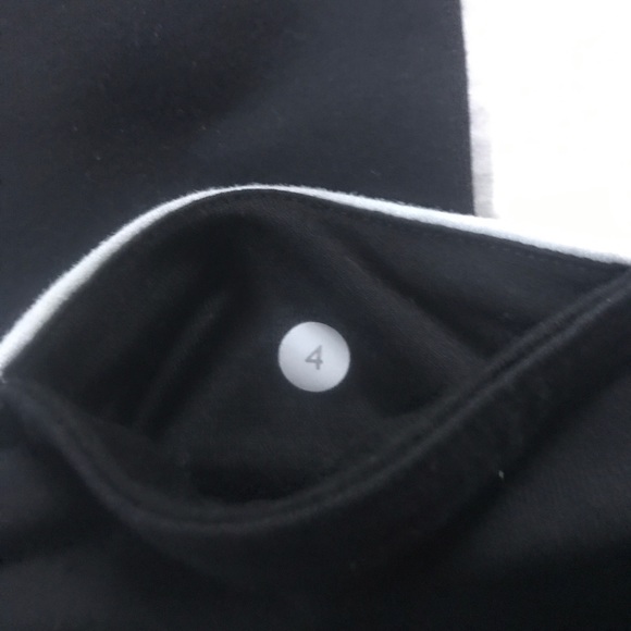 Like New Lululemon Capri’s - Picture 7 of 7